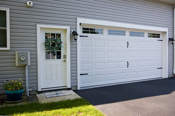 24/7 Emergency Garage Door Panel Replacement experts in Devens, MA
